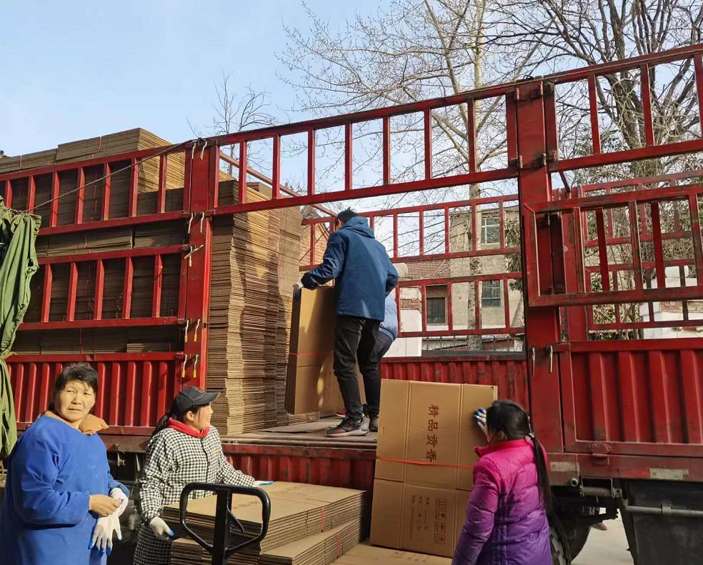 甲盾紙(zhi)箱送貨現場